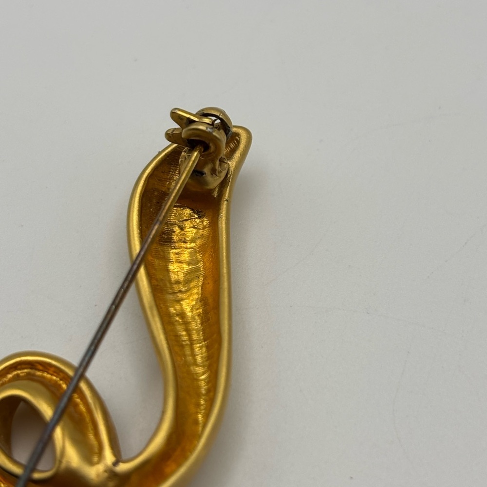Gold Swirl Brooch with Pearl Drop - Picture 10 of 12